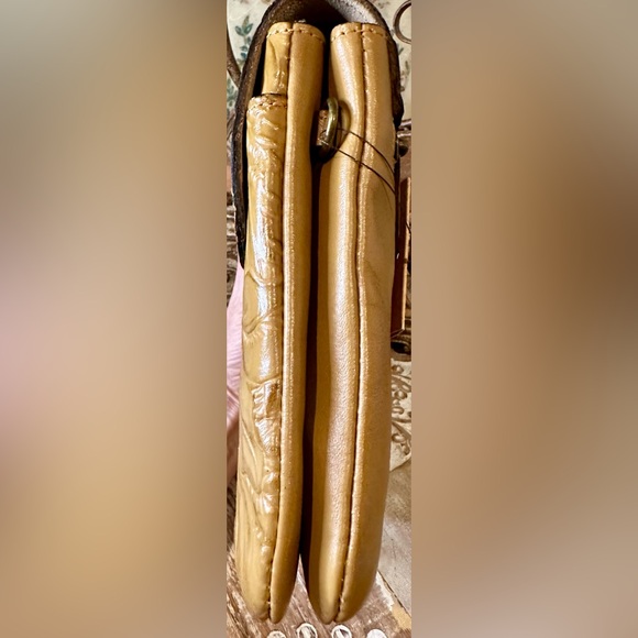 NWT Patricia Nash “Balluri” Medium Crossbody in Biscuit w/ extra shoulder strap. - Picture 10 of 16